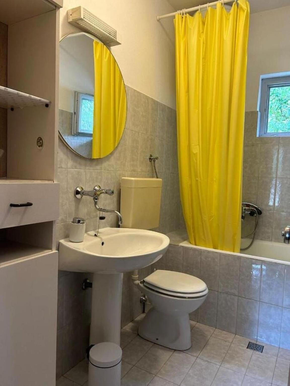 Apartments Matkov - Quite And Peaceful Location Jelsa  Bagian luar foto