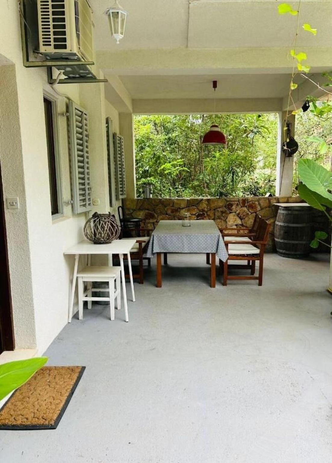 Apartments Matkov - Quite And Peaceful Location Jelsa  Bagian luar foto