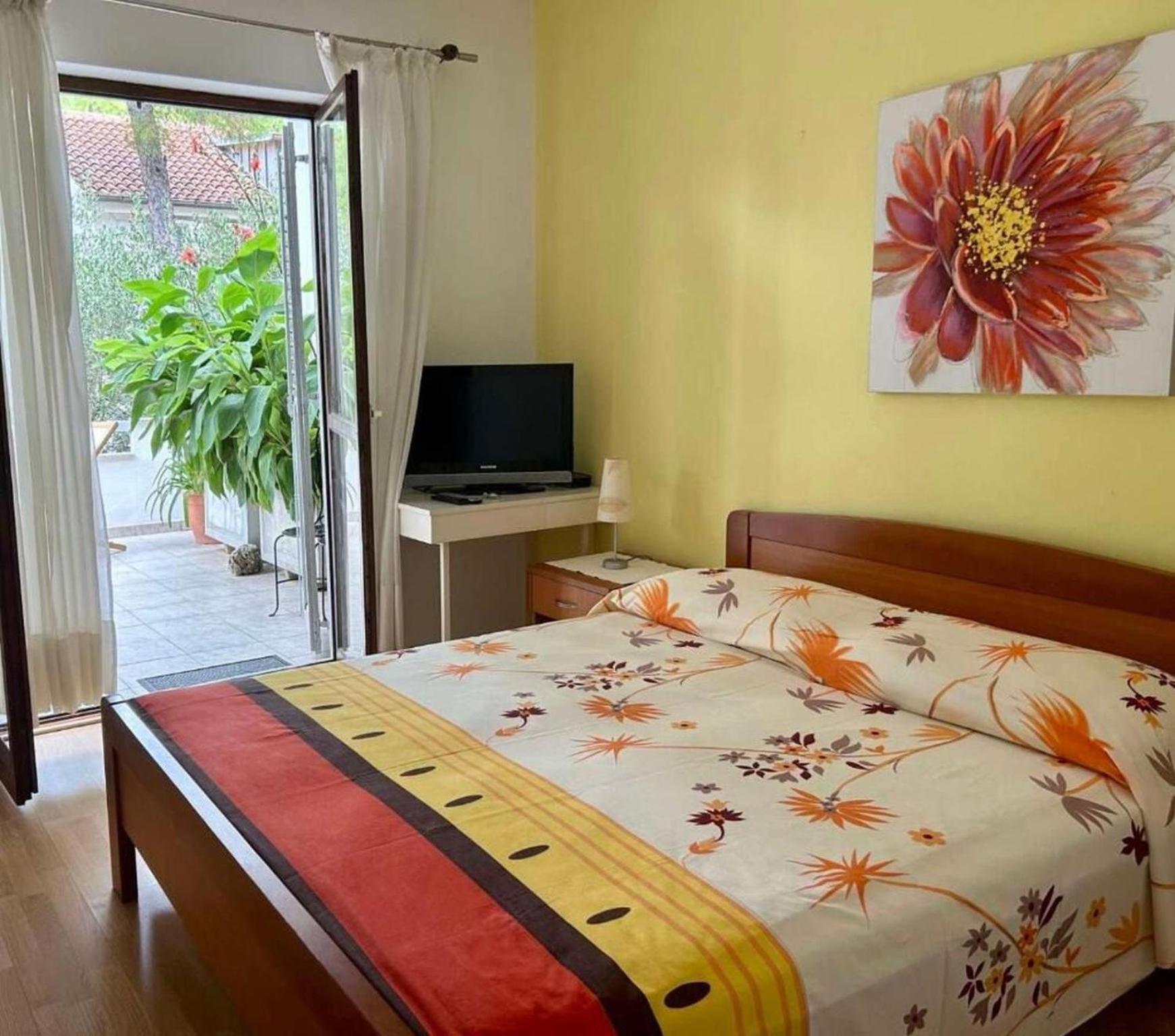 Apartments Matkov - Quite And Peaceful Location Jelsa  Bagian luar foto