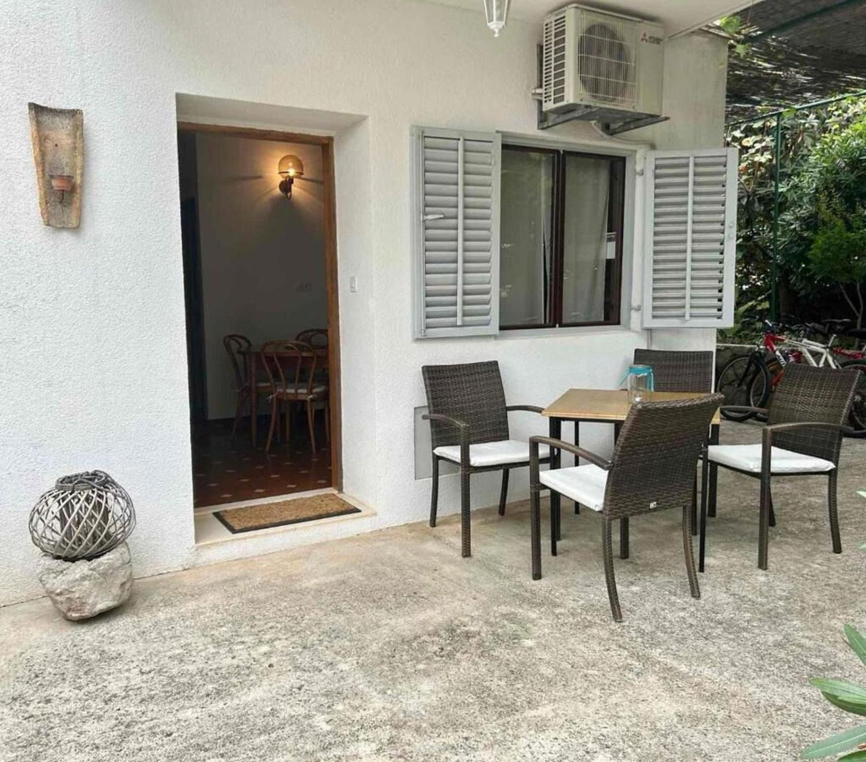 Apartments Matkov - Quite And Peaceful Location Jelsa  Bagian luar foto