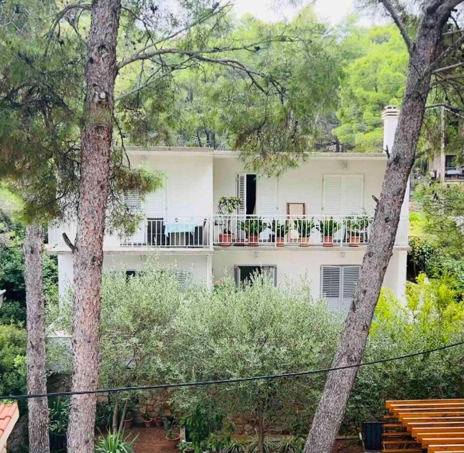 Apartments Matkov - Quite And Peaceful Location Jelsa  Bagian luar foto