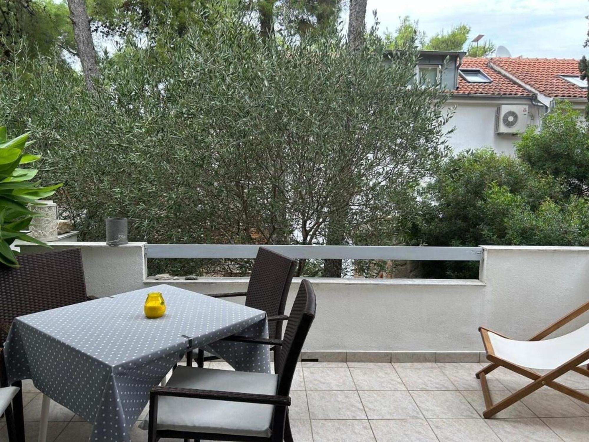 Apartments Matkov - Quite And Peaceful Location Jelsa  Bagian luar foto